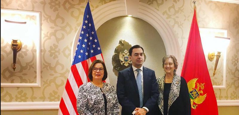 Ambasadorka SAD u Crnoj Gori Džudi Rajzing Rajnke, Zoran Pažin i Džodi Olsen