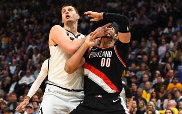 Jokić u duelu sa Kanterom