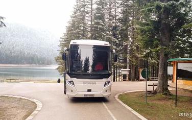 Autobus prije dva dana na obali Crnog jezera