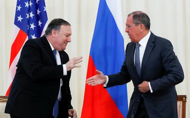 Majk Pompeo i Sergej Lavrov
