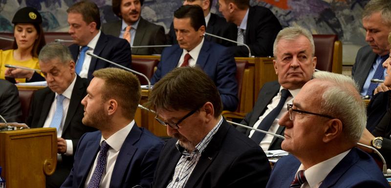 Poslanici vladajućeg DPS-a