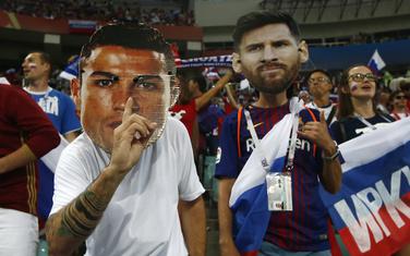 Ronaldo i Mesi kao navijački rekviziti