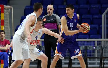 Marko Mugoša (Mornar) u duelu protiv Budućnosti