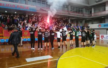 Slavlje rukometaša i navijača Komova
