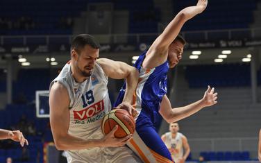 Zoran Nikolić i Strahinja Mićović u duelu na prvom meču u Podgorici