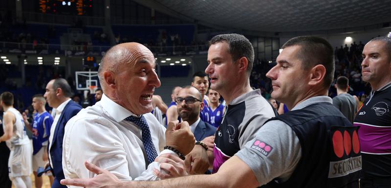 Mihailo Pavićević je u finišu i nakon meča žestoko protestvovao prema sudiji Vojinoviću (Foto: Filip Roganović)