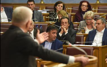 Jedini u regionu bez zakona o vladi i skupštini: Premijer pred poslanicima