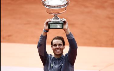 Nadal sa peharom Rolan Garosa