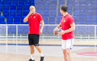 Selektor Zoran Roganović i Stevan Vujović na večerašnjem treningu
