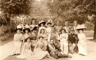 Kralj Nikola sa (širom) porodicom, 1910. godine