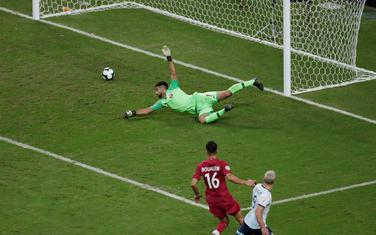 Aguero postiže drugi gol za Argentinu