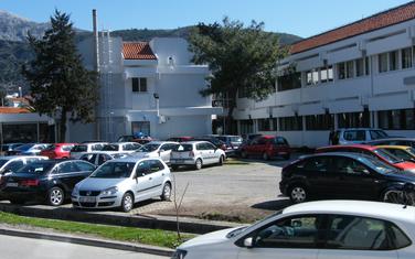Parking tijesan za sve zaposlene u Opštini