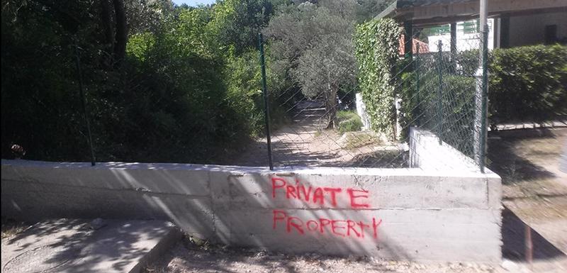 Betonski zid na stazi staroj 60 godina