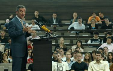 Đukanović na izbornoj konferenciji mladih