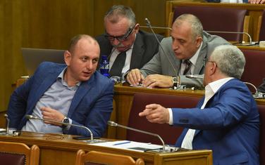 Zabrinuti zbog progona crkve: Poslanici DF-a