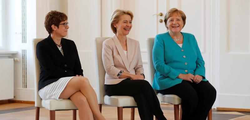 Anegret Kramp-Karenbauer, Ursula fon der Lajen i Angela Merkel