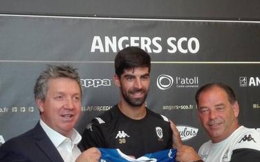 Petković sa trenerom Anžea Olivijeom Pikeom i sportskim direktorom Stefanom Mulinom