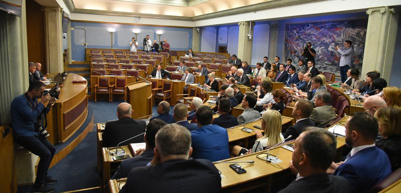 Iz Skupštinske sale