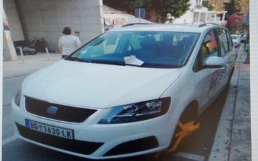 Automobil tri dana bio parkiran na Pristanu