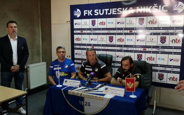 Detalj sa pres konferencije APOEL-a