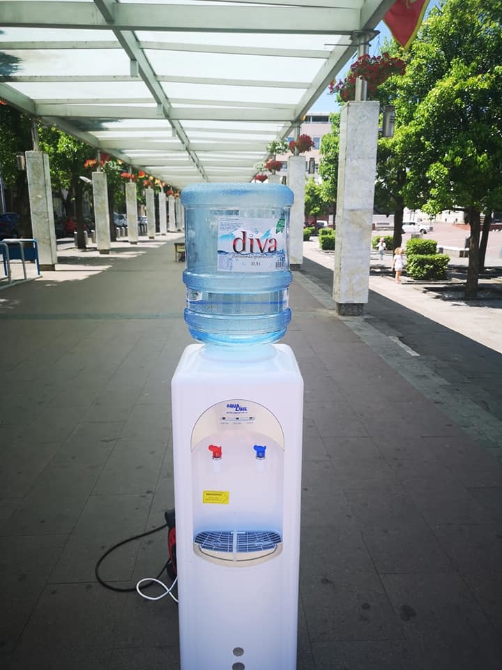 Iako je bio postavljen na Trgu nezavisnosti, ubrzo uklonjen