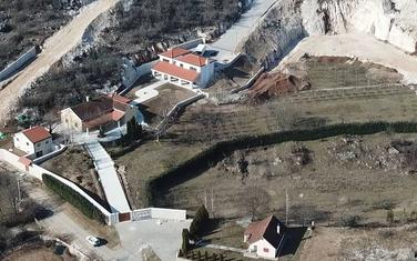 Aco nelegalno gradio na Milovoj zemlji: Imanje Đukanovića u Kočanima