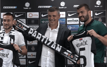 Pešukić i Vujačić sa trenerom Partizana Miloševićem