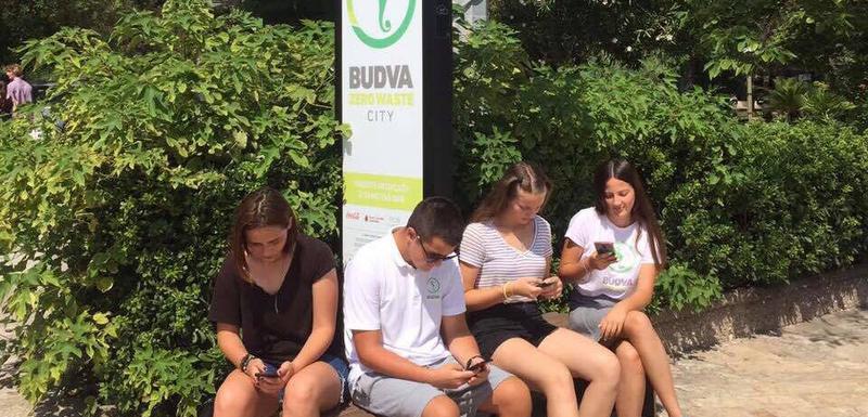 Pametna klupa u Budvi