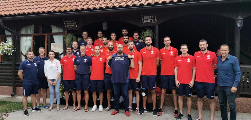 Odbojkaši Crne Gore i njihovi domaćini u “Milet bašti”