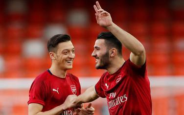 Mesut Ozil i Sead Kolašinac