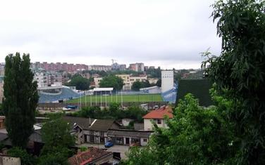 Pogled preko Jablaništa na stadion Obilića