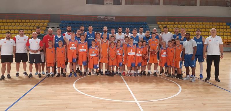 Mali košarkaši Gorštaka sa reprezentativcima Crne Gore
