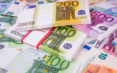 Za tri mjeseca na plaćanje kamata otišla 34 miliona eura. U dolarima 20 odsto duga (Ilustracija)