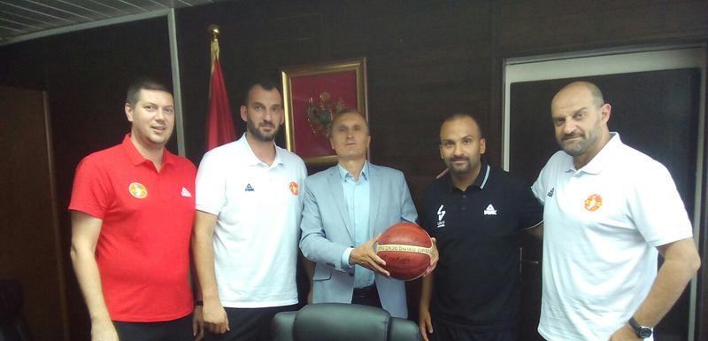 Bulatović sa predstavnicima reprezentacije CG i Asvela