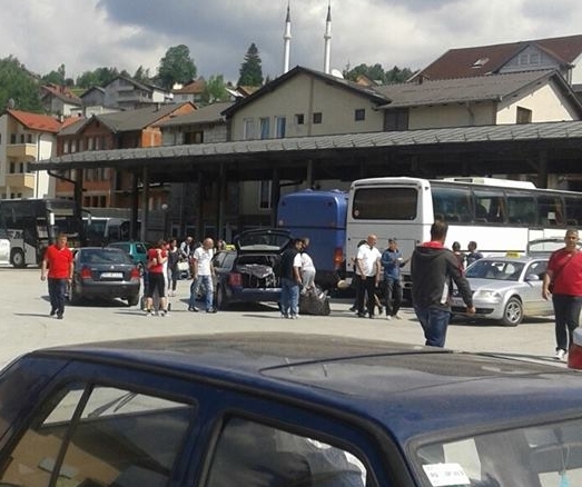 Godinama se upozorava na iseljavanje, naročito sa sjevera Crne Gore: Organizovani odlasci iz Rožaja 2015.
