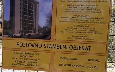 Na gradilištu postavljena tabla