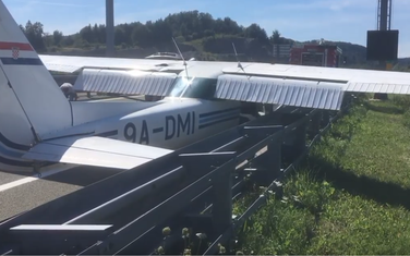 Avion na autoputu