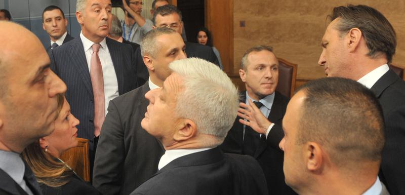 Nijesu rijetki ni pokušaji fizičkih obračuna: Rasprava Đukanovića sa poslanicima DF-a