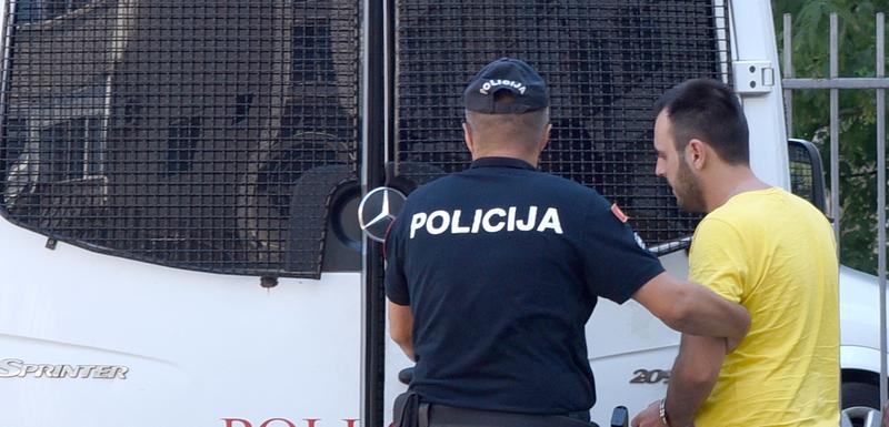 Božović iza zgrade Specijalnog tužilaštva