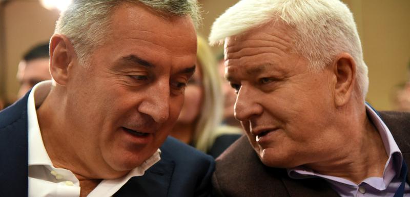 Vlade Đukanovića i Markovića darežljive prema funkcionerima