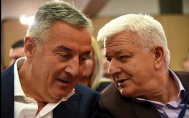 Vlade Đukanovića i Markovića darežljive prema funkcionerima