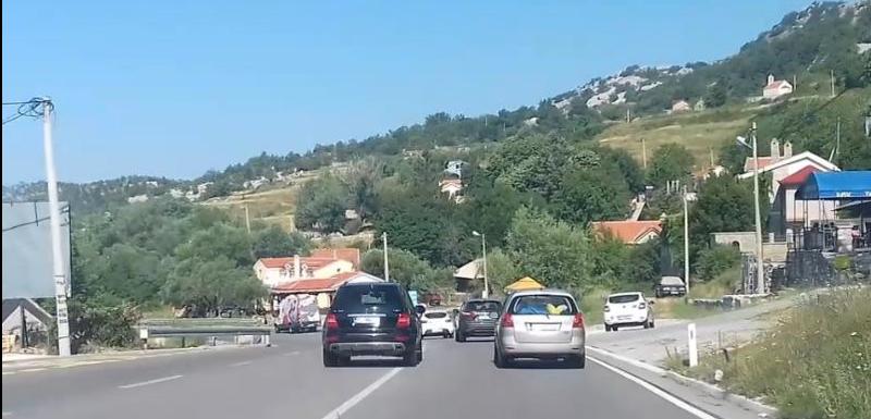 Vozač će biti sankcionisan: Nepropisno preticanje službenim vozilom