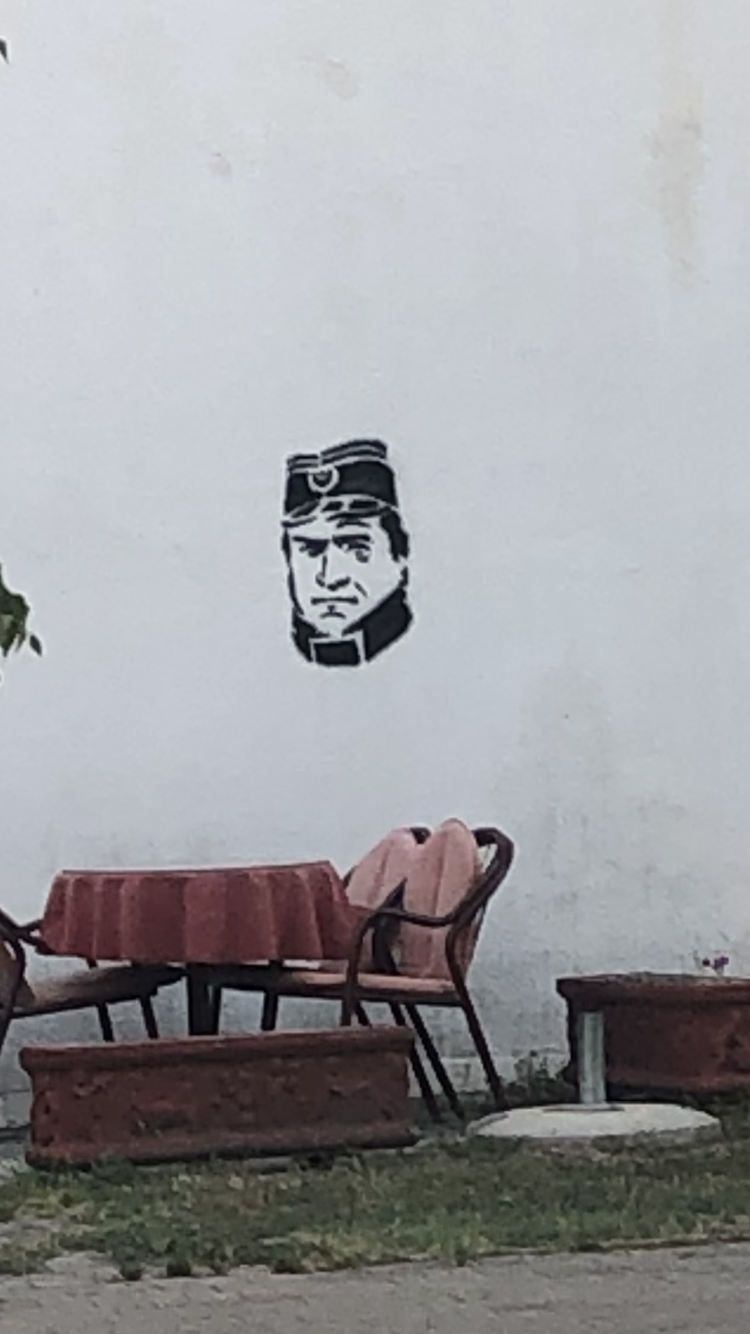 Ratni zločinac "ukrašava" fasade
