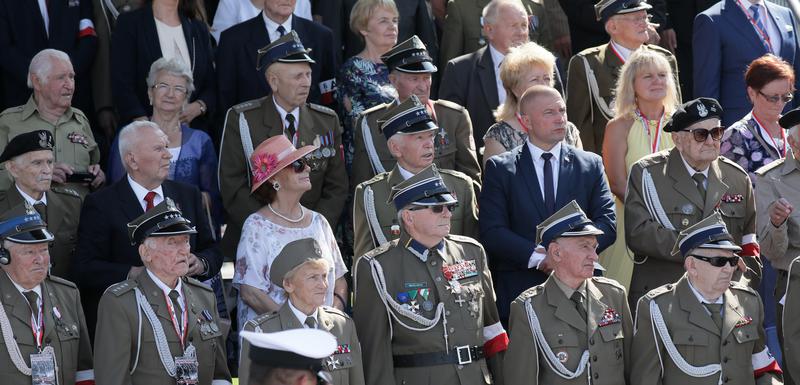 Sa ceremonije pred Grobom neznanog junaka na Trgu Pilsudskog u Varšavi