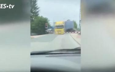 Trenutak kada voz udara u kamion