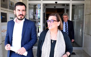 Jokić sa Dragicom Perović i Nevenom Gošovićem ispred Upravnog suda