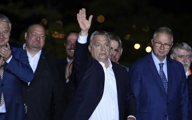 “Gardijan” ga opisuje kao čovjeka koji sprovodi Orbanovu volju: premijer Mađarske i Tročanji (desno)
