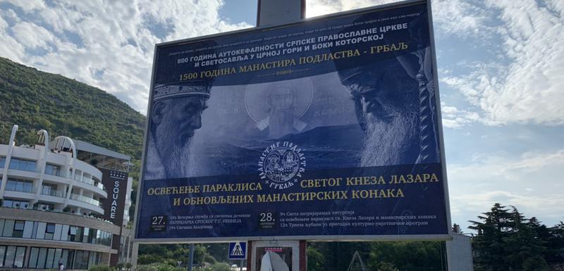 Jedan od bilborda u Budvi