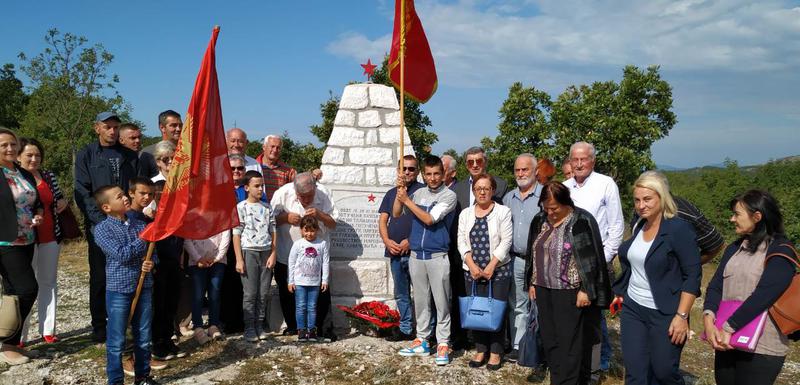 Sa posjete spomeniku