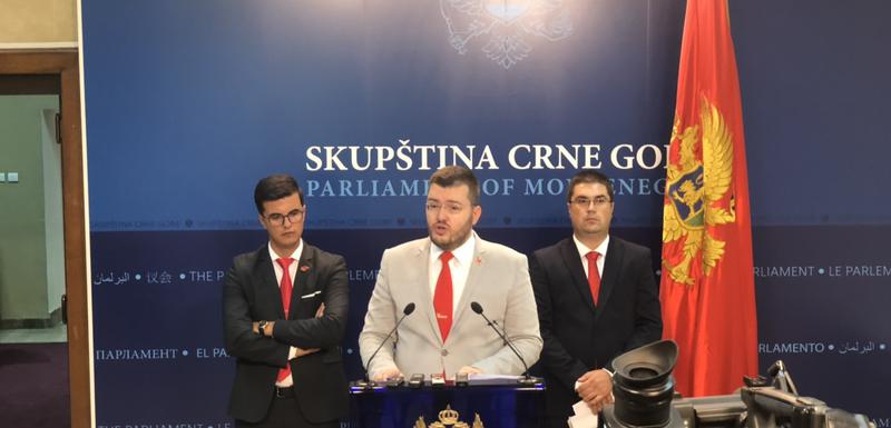 Sa presa Demokrata